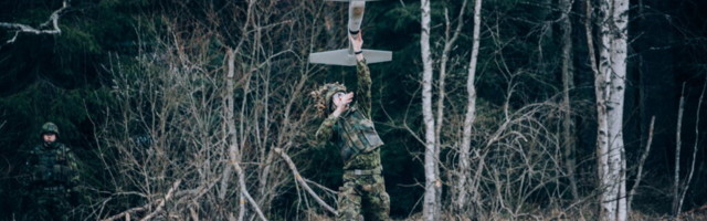 2. jalaväebrigaadi ajateenijad õpivad luuredroone lennutama