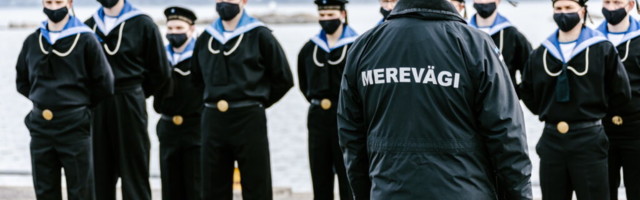 Mereväelase baaskursus tipnes ööpäevaga päästeparves