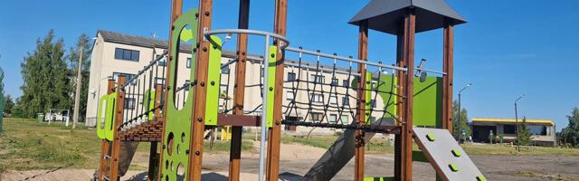 Kiiu uus män­gu­väl­jak on  ehi­ta­tud EK­RE ja val­la ra­ha­ga