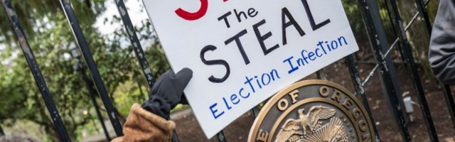 Küsitlus: enamik Trumpi toetajatest on veendunud, et demokraadid varastasid valimised