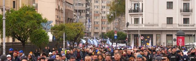 Tuhanded inimesed protesteerisid Rumeenia valitsuse kokkuhoiumeetmete vastu