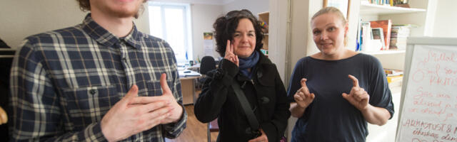 Hääletu kriis: viipekeeletõlkide põud võib jätta kurdid hädaolukorras abita