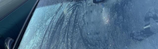 FOTOD | ÖÖKÜLMAD ON KOHAL! Mitmel pool Eestis tuli autosid jää alt välja kraapida