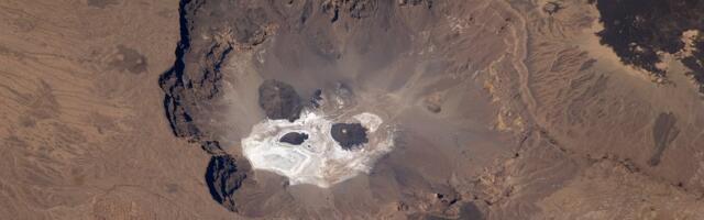 NASA astronaut avastas Sahara kõrbest tohutusuure valge „surnupealuu“