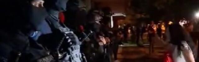 Novosadska policija čuva zid s trobojkom na Limanu