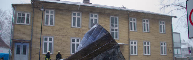 Tormituul lennutas majadelt  katused ja murdis puid