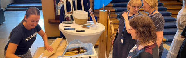 HIIDLASED RIIGIKOGUS | Hiidlaste saatkond lõi Toompea tuulekala lõhna täis