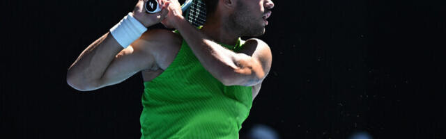 Esireketid jätkasid Austraalia lahtistel settigi kaotamata