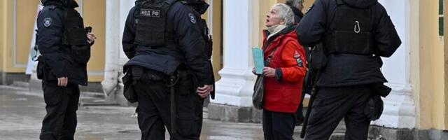 Vene politsei vahistas Peterburis rahva ees võimuvastase laulu esitaja