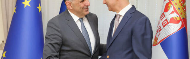Премијер Мацут разговарао са шефом грчке дипломатије о јачању сарадње