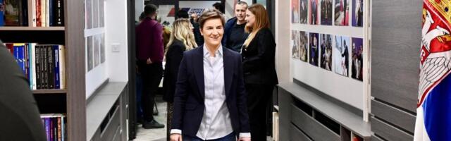 Brnabić stigla u štab SNS-a i odmah udarila: Blokaderi žele sukobe, a ne izbore!