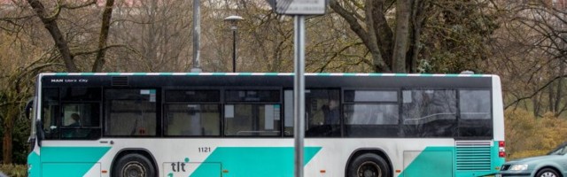 Libedus tõi kaose Tallinna ühistranspordis: bussid läksid üle vabagraafiku peale, häiritud ka trammi- ja trolliliiklus