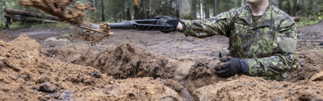 Kevadtormi lahinguteks valmistuvad kuperjanovlased kaevasid öö läbi kaevikuid