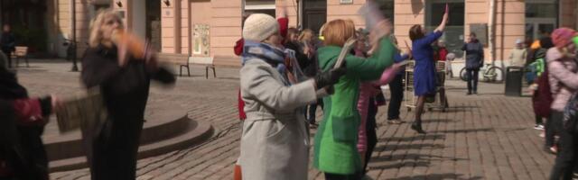 Reporter: Üle-Eestilise tantsimisega tõmmati tähelepanu hobidele, mida Eesti raamatukogudes pakutakse