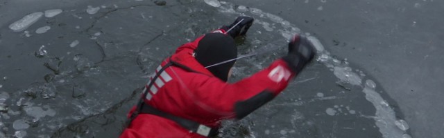 Reporter: Mida teha, kui oled jäises vees ja abi pole võtta?