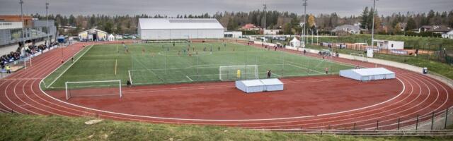 Jalgpalliklubi kogukonnajuht lekitas spordipanustajatele siseinfot. „Paari kuu pärast tean isegi nende menstruaaltsükleid.“
