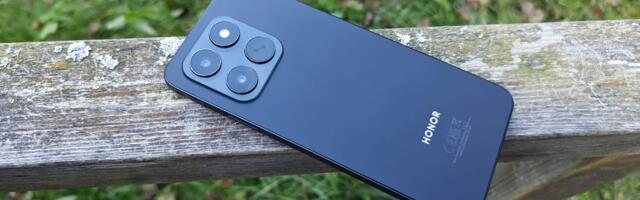 Testis Honor 400 Smart: liiga kallis säästutelefon