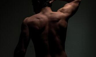 Müüdid meeste kehade kohta.