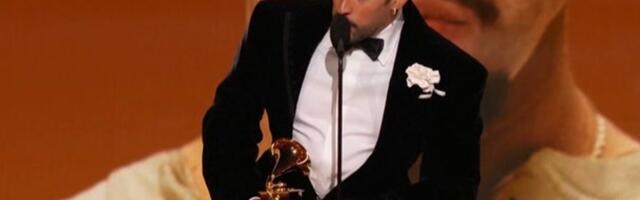 VIDEO | „Me ei ole metslased ega loomad.“ Grammy-võitja Bad Bunny poliitiline sõnavõtt võeti vastu ovatsioonidega