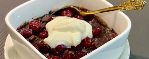 HELENA MANGI MAGUS hommikusöögiretsept: kirsi-brownie šokolaadikook