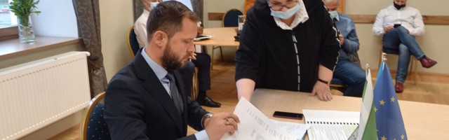 Jõhvi võimuliit võtab oma vallavanema ja volikogu esimehe maha