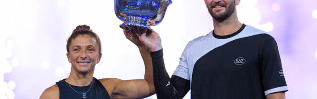 Tiitlikaitsjad alistasid vastuolulise turniiri finaalis Swiateki ja Ruudi