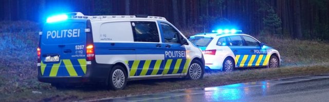 Pärnumaal põrkasid kokku veok ja kaubik: üks juhtidest hukkus