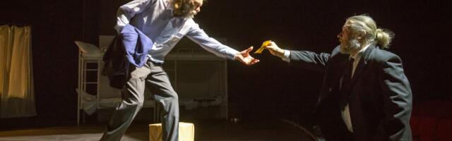 Endlas esietendus “15 meetrit vasakule”