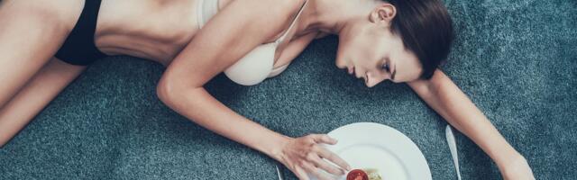 VAATA PILTE ⟩ 44 kilo kaaluv ukraina kaunitar püüab kõigest väest alla võtta