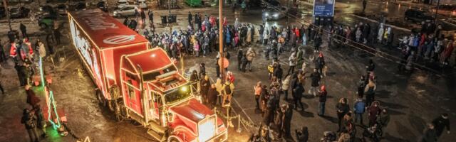 GALERII: Coca-Cola jõulukaravan jõudis Noblessenerisse – esmakordselt sai avastada ka karavani sisemust 