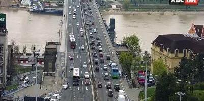 SVE PROHODNO, GUŽVI NEMA: Više vozila u smeru ka Novom Beogradu, raščistilo se na Autokomandi posle obaranja motocikliste (FOTO)