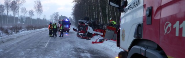 Reporter: Liiklusõnnetusele sõitnud Põltsamaa päästjad sattusid ise avariisse!