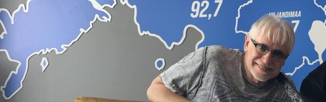 Kriilevälja külarahvas kutsub lõikuspeole. Meeleolu loovad Lõõtsanøøbid ja ansambel President