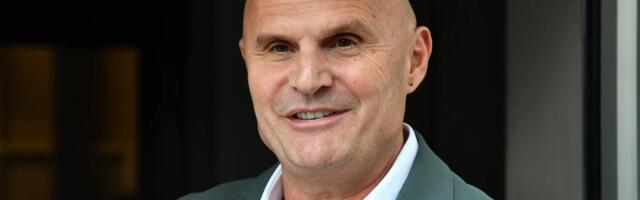 Mili proslavio sinu punoletstvo: Slavljenik prskao goste šampanjcem, torta na tri sprata i igračice kao iz Rija!