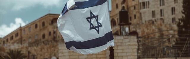 В Израиле грузовик врезался в автобусную остановку, десятки раненых