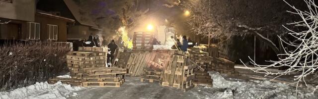 GALERII | Põltsamaa jõe veetase tõuseb tundidega, elumajade kaitseks paigaldati veetõkked