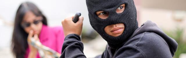 Prvi dejt završio pljačkom banke: Tip sa Tindera ‘stao na sekund’ i vratio se sa pištoljem i kešom