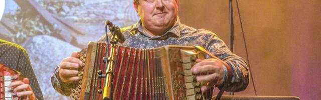 Enrik Visla tahab rahvamuusikapeoga teha kummarduse Kihnu Virvele