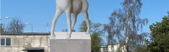 LAPS RATSUL HAKKAB ILMESTAMA JÕHVI SÕJAVÄELINNAKUT