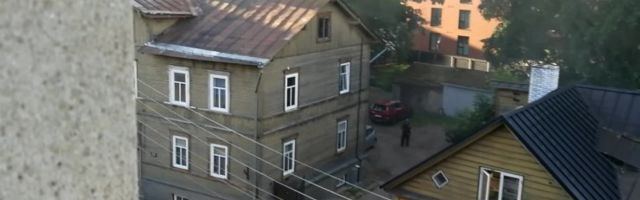 VIDEO JA FOTOD | Varahommikul oli Kadriorus põleng kahekorruselises puumajas