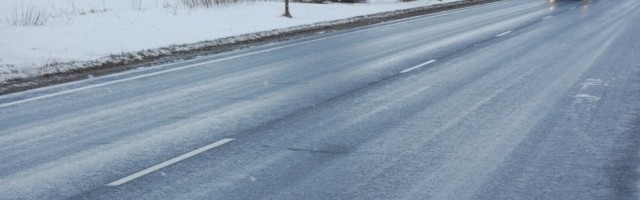 Politsei: “Tallinna-Narva maantee 190. kilomeetrist alates ei ole teed sisuliselt sõidetavad – liikumiskiirus on keskmiselt 20-30 km/h.”