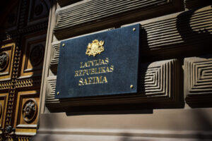 Kohtuotsus: vaktsineerimata poliitikute töö piiramine oli Läti põhiseadusega vastuolus