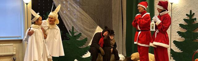 Aru­kü­las esit­le­ti LIIA KOT­KA­SE jõu­lu­näi­den­di­te ko­gu­mik­ku koos eten­du­se­ga