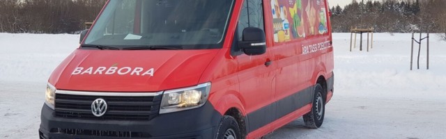 Barbora hakkab Tartus kaupu koju vedama