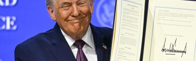 VIDEO | Trump allkirjastas pidulikult oma rahunõukogu asutamisdokumendi