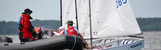 PAADIPARK TÄIENES | Sõru Merekool sai kolm uut Optimist-klassi paati