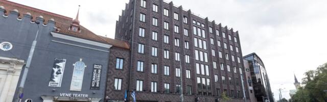 Tallinna linnavalitsuse peahoone fassaaditööd mõjutavad jalakäijate liiklust