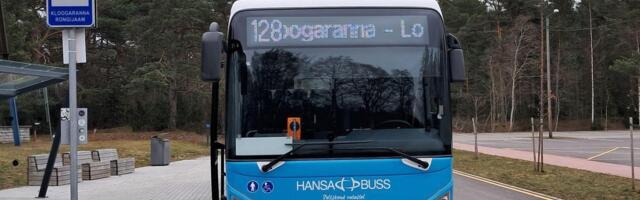 Kloogaranna liinibuss ei saa valesti parkivate autode tõttu ranna parklas ohutult manööverdada, vald ähvardab peatuse kaotada