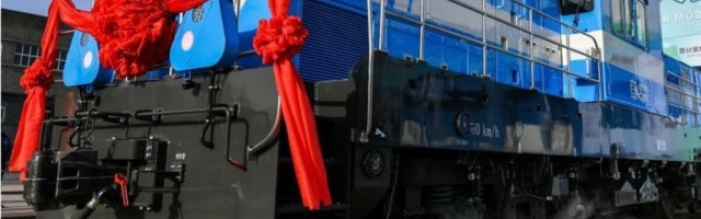 Hiina esimene vesinikul töötav vedur veeres koosteliinilt