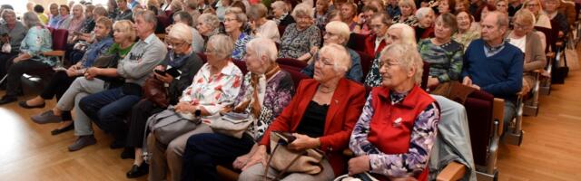 FOTOD: Türil alustas väärikate ülikooli uut õppeaastat paarsada tudengit